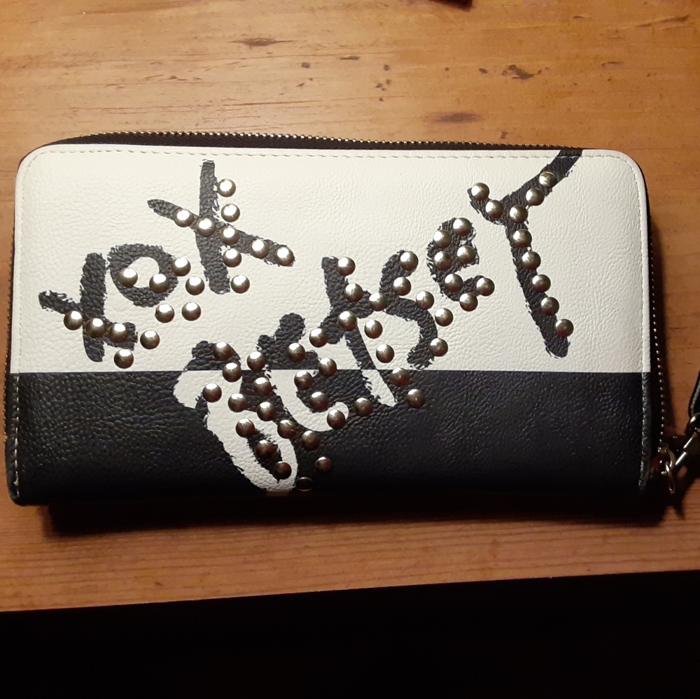 EUC BETSEY JOHNSON WALLET